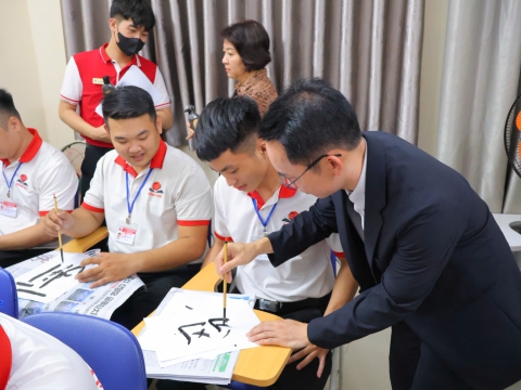 𝐇𝐎𝐀̣𝐓 Đ𝐎̣̂𝐍𝐆 𝐆𝐈𝐀𝐎 𝐋𝐔̛𝐔 𝐕𝐈𝐄̂́𝐓 𝐓𝐇𝐔̛ 𝐏𝐇𝐀́𝐏 𝐓𝐀̣𝐈 𝐓𝐑𝐔𝐍𝐆 𝐓𝐀̂𝐌 Đ𝐎̂̀𝐍𝐆 𝐍𝐀𝐈 "書道 – 𝒏𝒐̛𝒊 𝒄𝒂́𝒊 đ𝒆̣𝒑 𝒉𝒐̀𝒂 𝒒𝒖𝒚𝒆̣̂𝒏 𝒈𝒊𝒖̛̃𝒂 𝒉𝒊̀𝒏𝒉 𝒗𝒂̀ 𝒉𝒐̂̀𝒏"