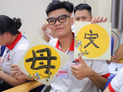 𝐇𝐎𝐀̣𝐓 Đ𝐎̣̂𝐍𝐆 𝐆𝐈𝐀𝐎 𝐋𝐔̛𝐔 𝐕𝐈𝐄̂́𝐓 𝐓𝐇𝐔̛ 𝐏𝐇𝐀́𝐏 𝐓𝐀̣𝐈 𝐓𝐑𝐔𝐍𝐆 𝐓𝐀̂𝐌 Đ𝐎̂̀𝐍𝐆 𝐍𝐀𝐈 "書道 – 𝒏𝒐̛𝒊 𝒄𝒂́𝒊 đ𝒆̣𝒑 𝒉𝒐̀𝒂 𝒒𝒖𝒚𝒆̣̂𝒏 𝒈𝒊𝒖̛̃𝒂 𝒉𝒊̀𝒏𝒉 𝒗𝒂̀ 𝒉𝒐̂̀𝒏"