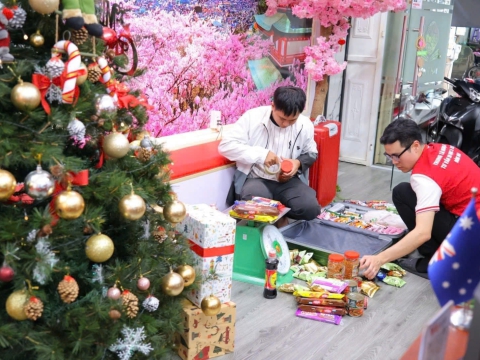 Học Viên check hành lý trước khi bay