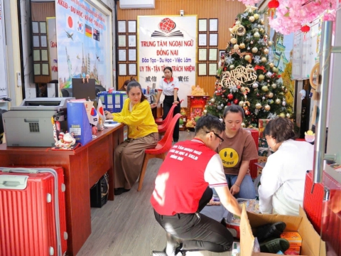 Học Viên check hành lý trước khi bay